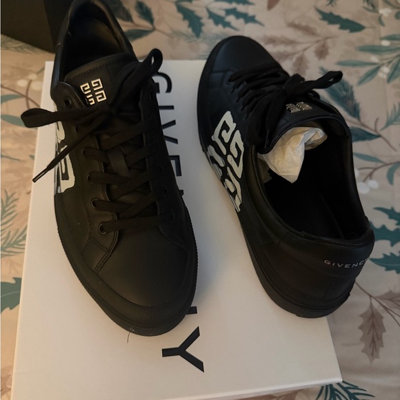 Givenchy Black and White Men\'s Sneakers